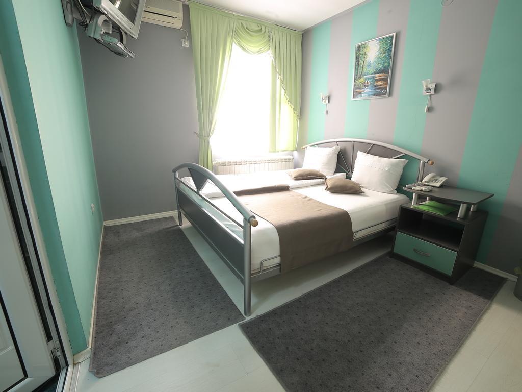 Hotel Zeneva Kragujevac Rum bild