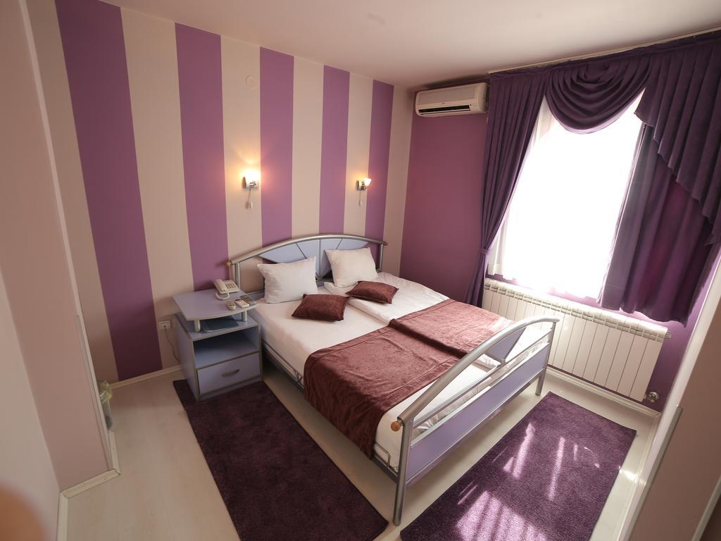 Hotel Zeneva Kragujevac Rum bild