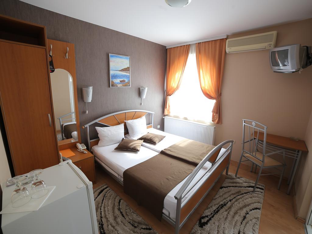 Hotel Zeneva Kragujevac Rum bild