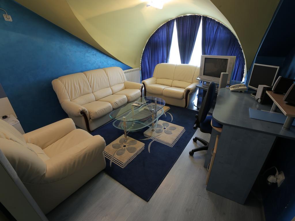 Hotel Zeneva Kragujevac Rum bild