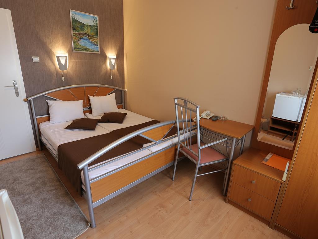 Hotel Zeneva Kragujevac Exteriör bild
