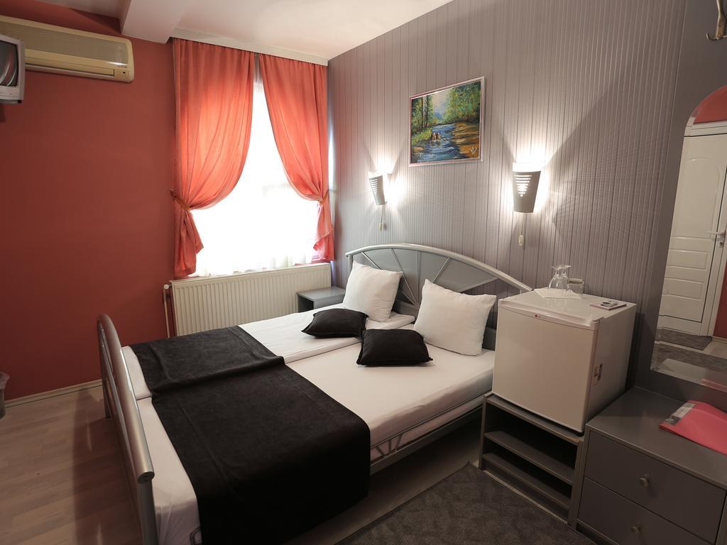 Hotel Zeneva Kragujevac Exteriör bild
